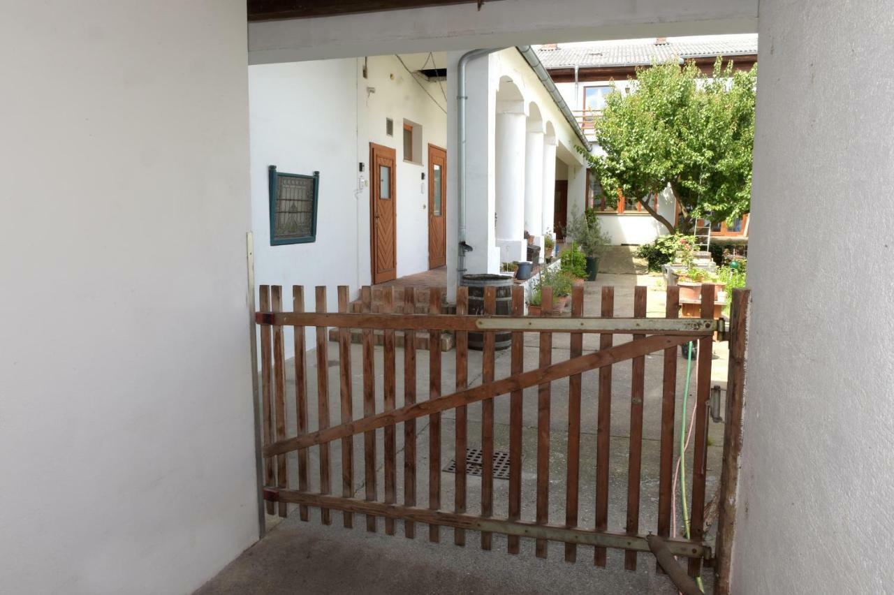 Weingut Martinshof Sankt Ulrich (Ganserndorf) Exterior foto